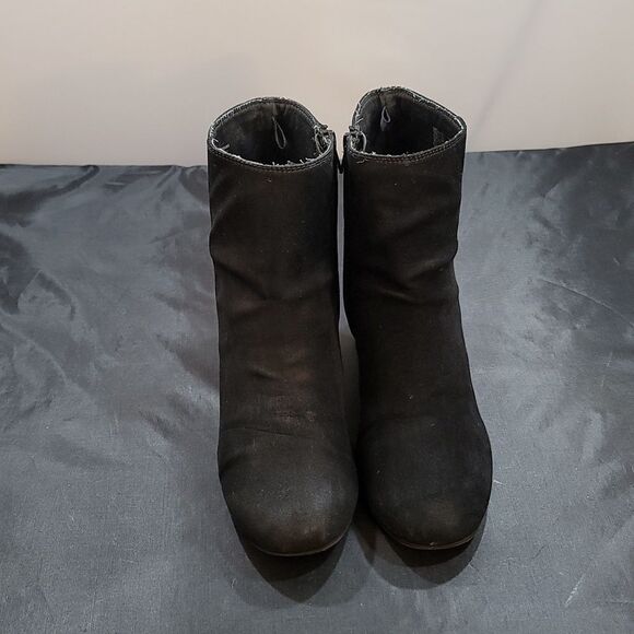 TIME&TRU ROUND TOE SIDE ZIPPER CLOSURE ANKLE BOOTIES - Picture 2 of 15